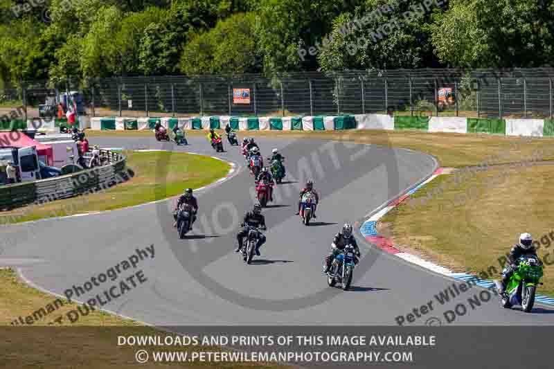 Vintage motorcycle club;eventdigitalimages;mallory park;mallory park trackday photographs;no limits trackdays;peter wileman photography;trackday digital images;trackday photos;vmcc festival 1000 bikes photographs